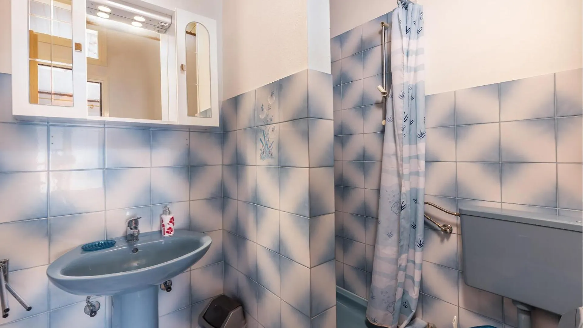 2 Bedroom Cozy Apartment In Rab 0*, Rab Town Croatia