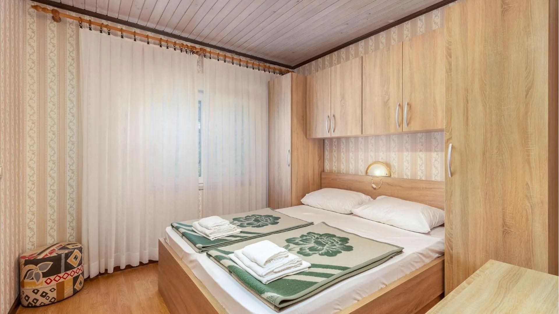 2 Bedroom Cozy Apartment In Rab Croatia