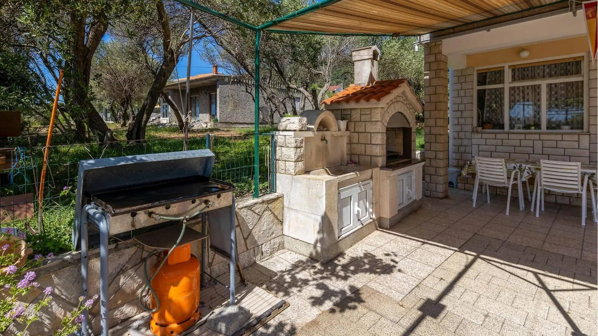 2 Bedroom Cozy Apartment In Rab Croatia