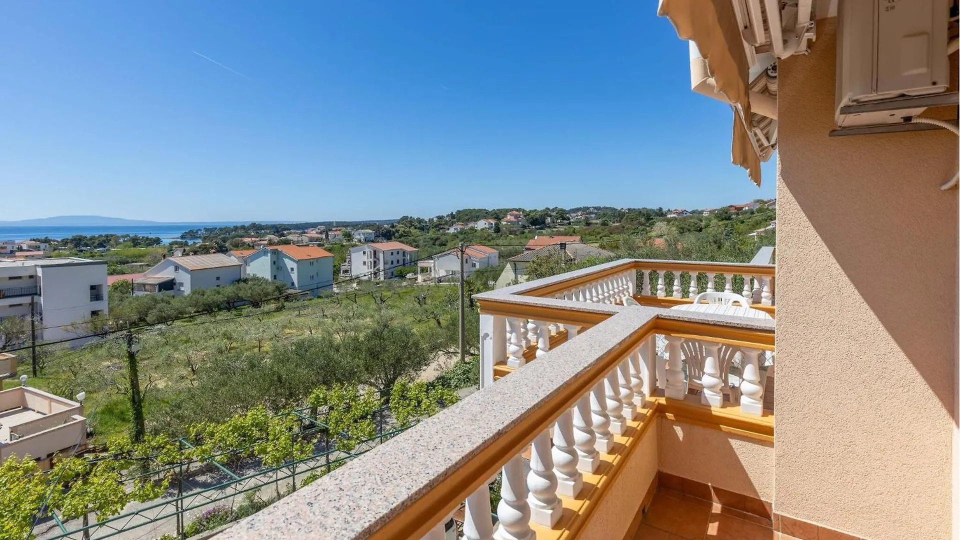 2 Bedroom Cozy Apartment In Rab 0*, Rab Town